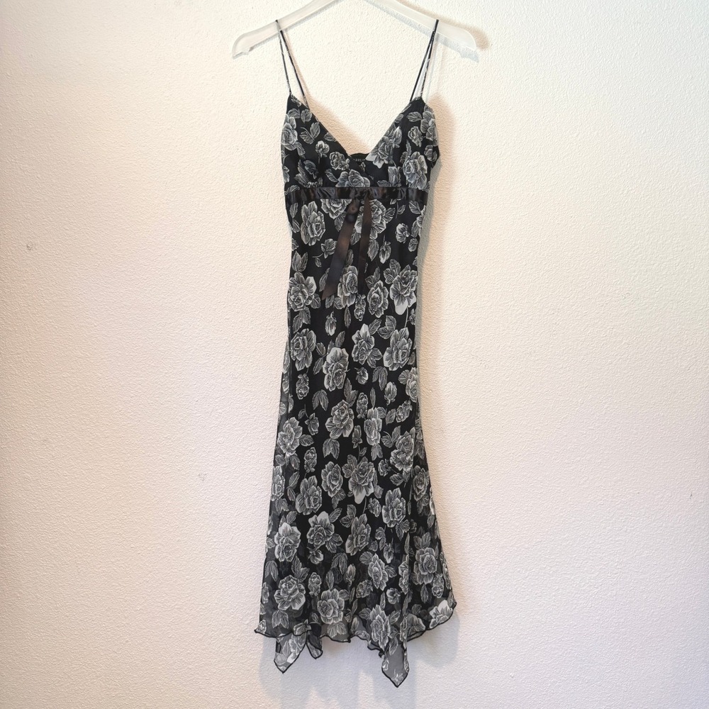 B. Darlin Black White Floral Rose Empire Waist Handkerchief Hem Midi Dress‎ 7/8